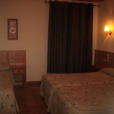 Hostal Pernalle Erill la Vall Exteriör bild