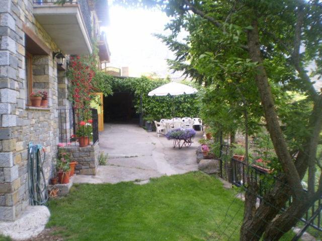Hostal Pernalle Erill la Vall Exteriör bild
