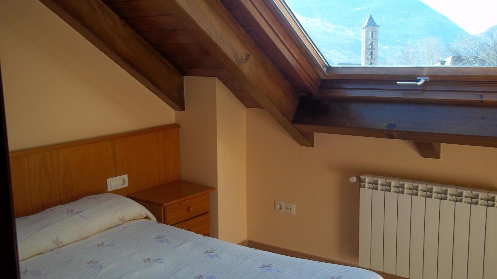 Hostal Pernalle Erill la Vall Exteriör bild
