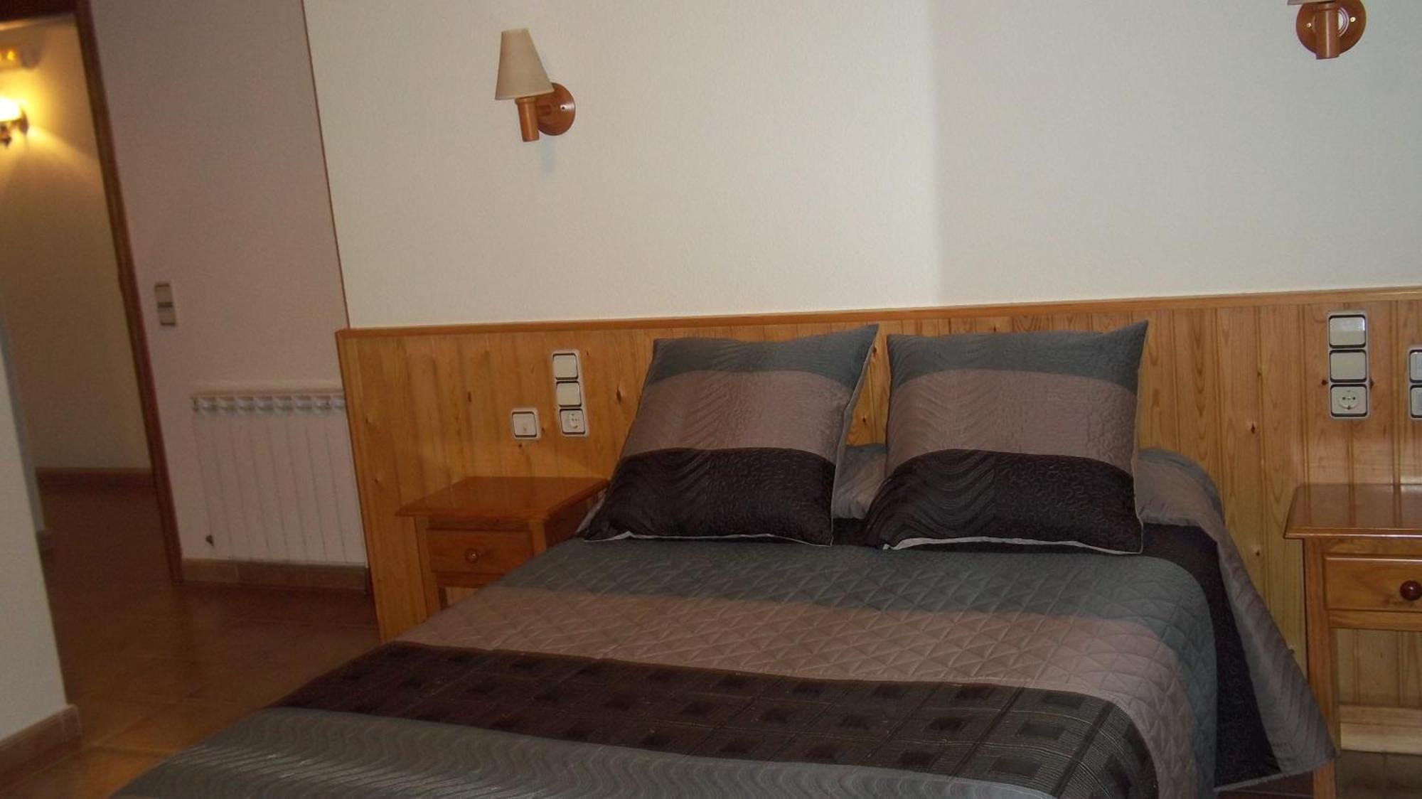 Hostal Pernalle Erill la Vall Exteriör bild