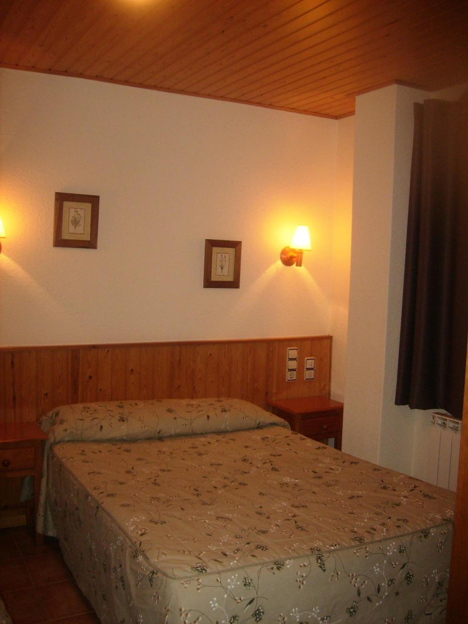Hostal Pernalle Erill la Vall Exteriör bild